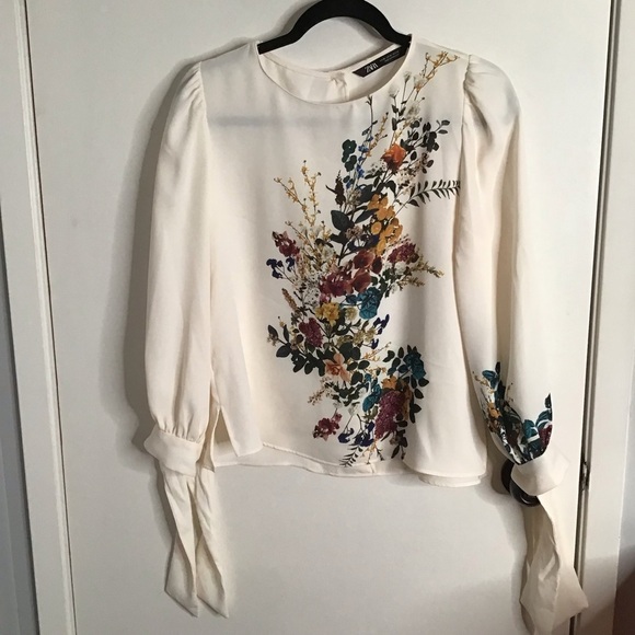 Zara Classy Women’s Top Long Sleeves with a bow and Flowers in the Front US M - Picture 4 of 16